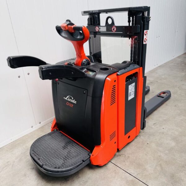 Linde D 12 APi Batterie Bj.22