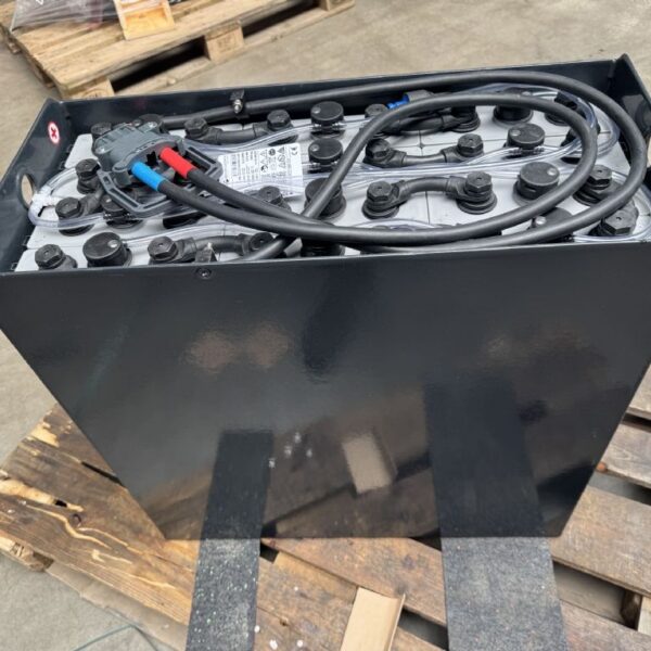 AIM 24V Batterie 375 AH Bj.2022 80%